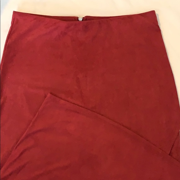 Maroon suede like pencil skirt - Picture 4 of 5